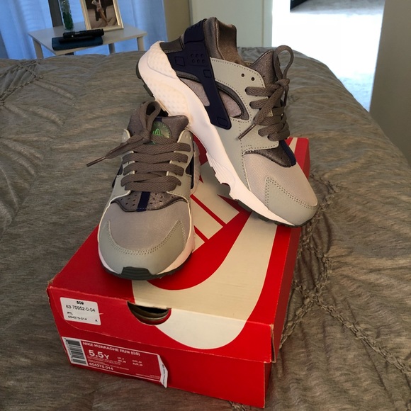 Nike Shoes - Nike Huarache Run